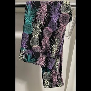 Pretty LuLaRoe Tall & Curvy Leggings
